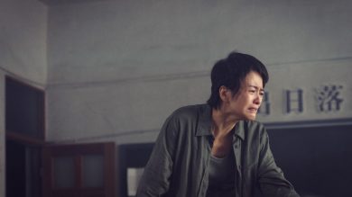 伊藤潤二改編《聰明鎮》把窒息式母愛推到極限！梁詠琪持剪刀對女兒狂喊「妳永遠不可以離開媽媽」