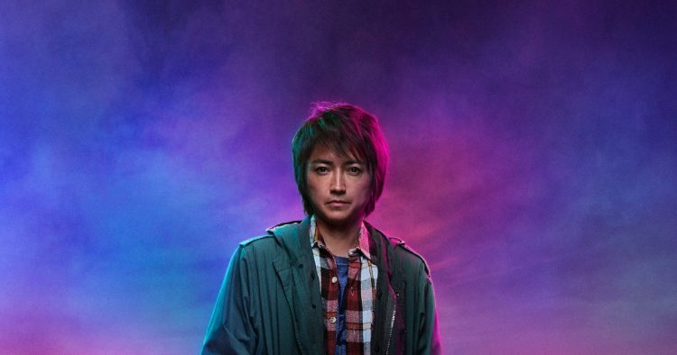 《賭博默示錄》回來了！藤原龍也睽違 7 年再當「國民廢柴」，正面對決龜梨和也，新片《人生復仇遊戲》驚見 VR 鐵骨渡橋首圖