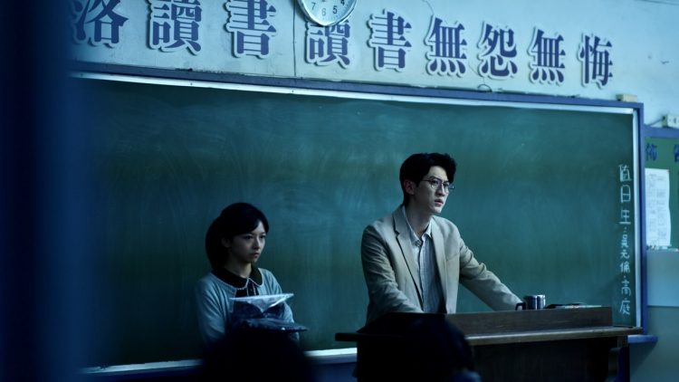 「考不好，就不要睡覺！」《聰明鎮》把升學體制變成校園煉獄，孫沁岳化身冷面補教名師首圖